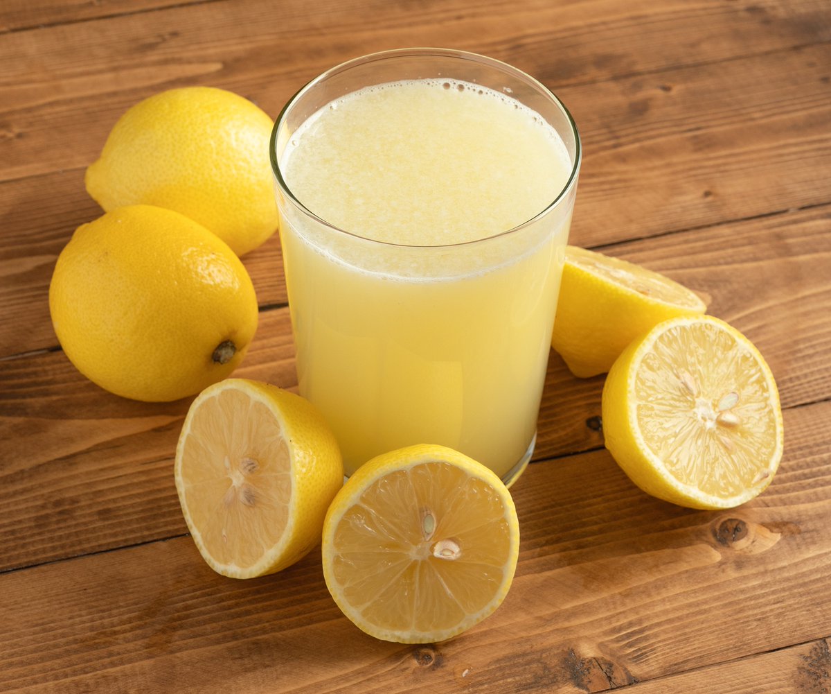 Mohamed16156605's tweet photo. Just made the perfect iced honey lemon tea in 2 mins! Squeeze half a lemon, add 1 tsp honey, fill with ice u0026 cold water—refreshing u0026 so easy!  #HomeBarista https://t.co/3jBDuZY5ld