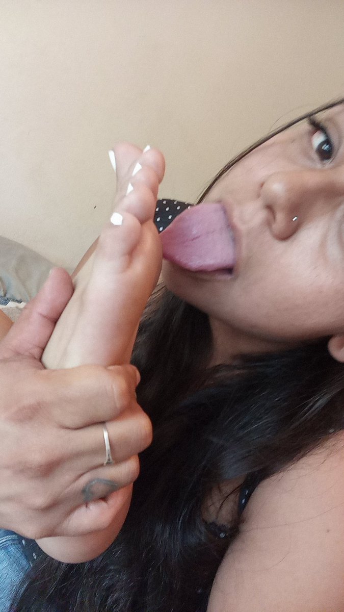 BossBish91's tweet photo. Come Take A Lick With A Bad Bitch 💦👅
#footfetısh #softsoles #takealick #solesfetish https://t.co/w4tS4DcLZn