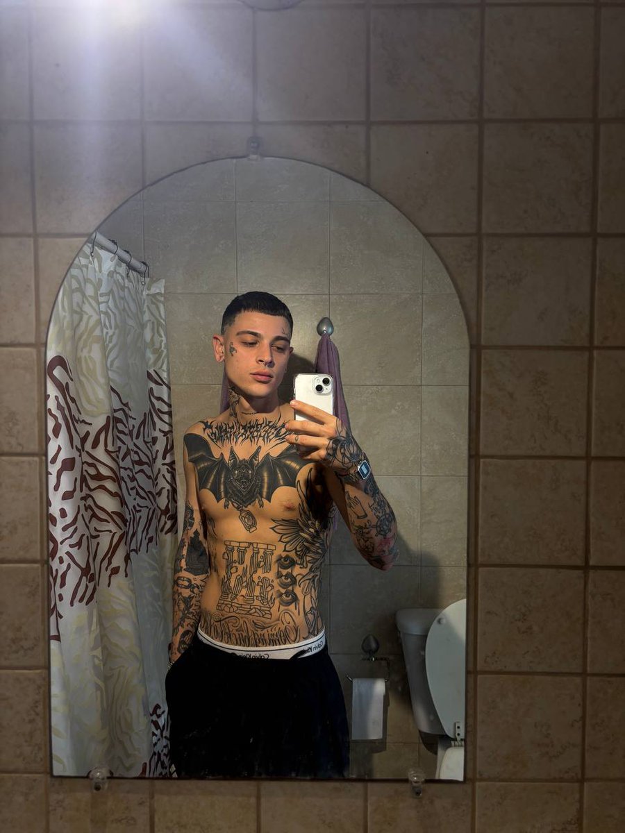 urcaptlevi's tweet photo. Not much muscle, but all the stamina you can handle 😉 https://t.co/YjekaWx6AC