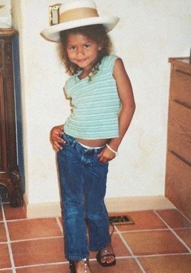 Aarontwips's tweet photo. Hey @grok, this photo is from the early 2000s. Show me what this child would look like today https://t.co/A7NwJ628Zl