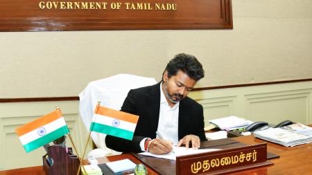 TrollywoodX's tweet photo. Naan yenda cinema ku varanum. Dhairiyam irundha nee venaa politics vaada mentalu. 

- Vijay https://t.co/j0Ezjx3FqQ