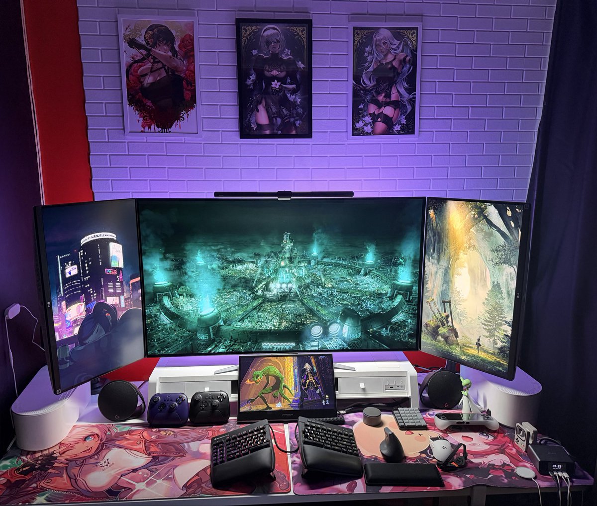 ZeroStick's tweet photo. @nananightray Agreed. More than 2 here, but the secondary monitor is on the left. 👀 https://t.co/U8OAPrfijg
