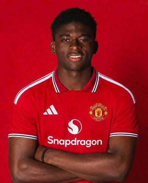 TheRedDevilsH's tweet photo. 📰🔴| Carlos Baleba is set to undergo his Manchester United medical TODAY.

The midfielder has permission to travel after United reached an agreement with Brighton on a deal worth £65m + £5m in add-ons with a sell-on clause included.

The medical is one of the final steps before the transfer can be formally completed.

At 22, Baleba is expected to become United’s third midfield signing of the summer, following Youri Tielemans and Andrey Santos.

Is Baleba the missing piece United needed in midfield? 

#MUFC
- @UtdDistrict