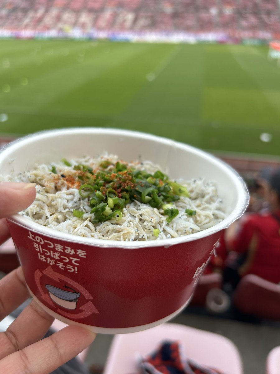 antkashika's tweet photo. 実は、お初です。
美味しい😋
#鹿島アントラーズ #しらす丼 https://t.co/oJxgYFAaQO