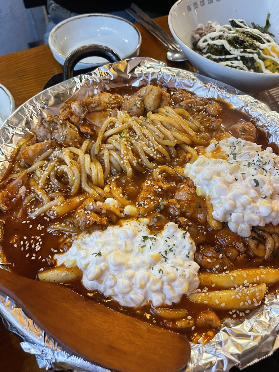 aeskoiii's tweet photo. 종로왕초바베큐 콘마요순살에 우동사리추가 진짜미쳣다 https://t.co/FmAbUFfS4E
