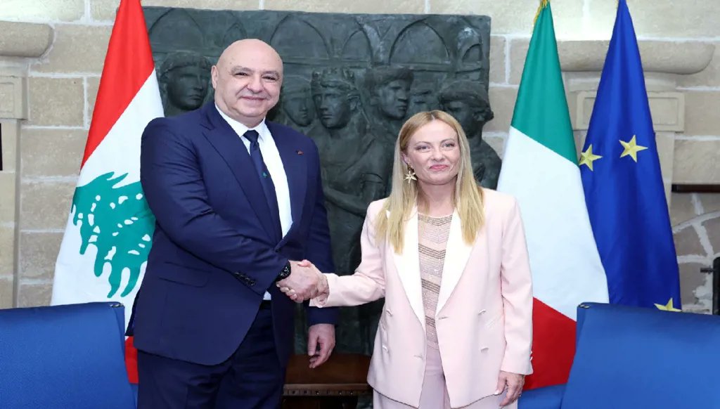 AnnaharEn's tweet photo. #Lebanon: President #JosephAoun meets #GiorgiaMeloni in #Rome as #Lebanon seeks Italian support over Israeli attacks in the south and the future of #UNIFIL. 

Read the article: https://t.co/QtNCdzaH0S https://t.co/0PBRRgzE75