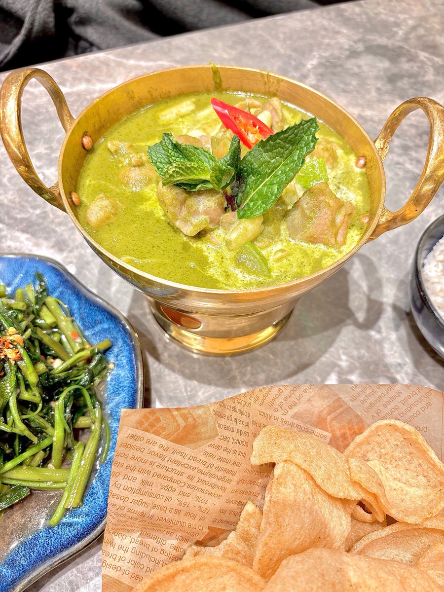DavidElliotAlt1's tweet photo. Just tried homemade tom kha gai tonight—thai coconut chicken soup with lemongrass, lime leaves and a hint of galangal. Pure tropical comfort in a bowl https://t.co/nnsdo5lVCO