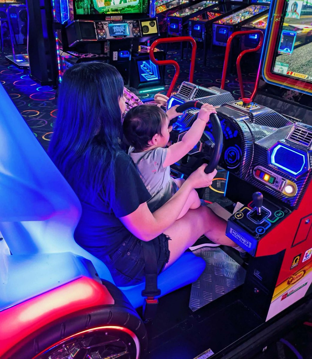 Argenrost's tweet photo. Had a cool date night with @_Legi0n_ bringing our daughter to her first real arcade. Arcade Time was surprisingly well put together, I'm glad we came out here for it. 💛 https://t.co/a1cy8xhVKd