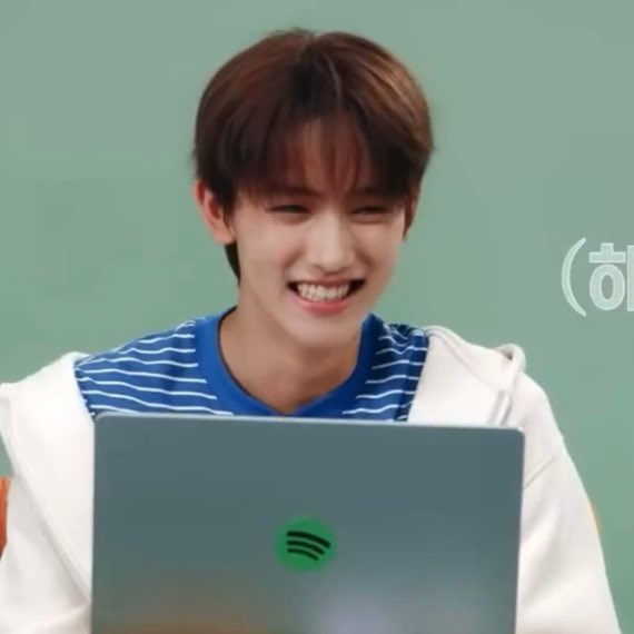 eomleee's tweet photo. ACEOM stage charisma radiates from Seonghyeon on‑stage. EOMAZING live atmosphere builds genuine EOMPACT that leaves a deep mark on all viewers.

EOM ANCHORS SEOUL HEARTS

#SEANSpellbounds
#SEONGHYEON #성현 https://t.co/0Lv4bLd454