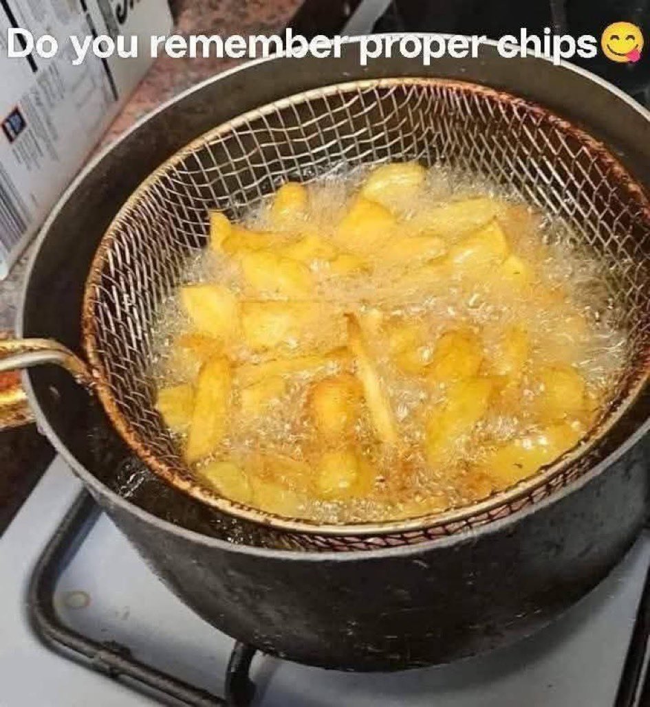 YorkshireDna's tweet photo. Best chips ever 
Proper chip pan
Proper chips https://t.co/6RhV0P0UKV
