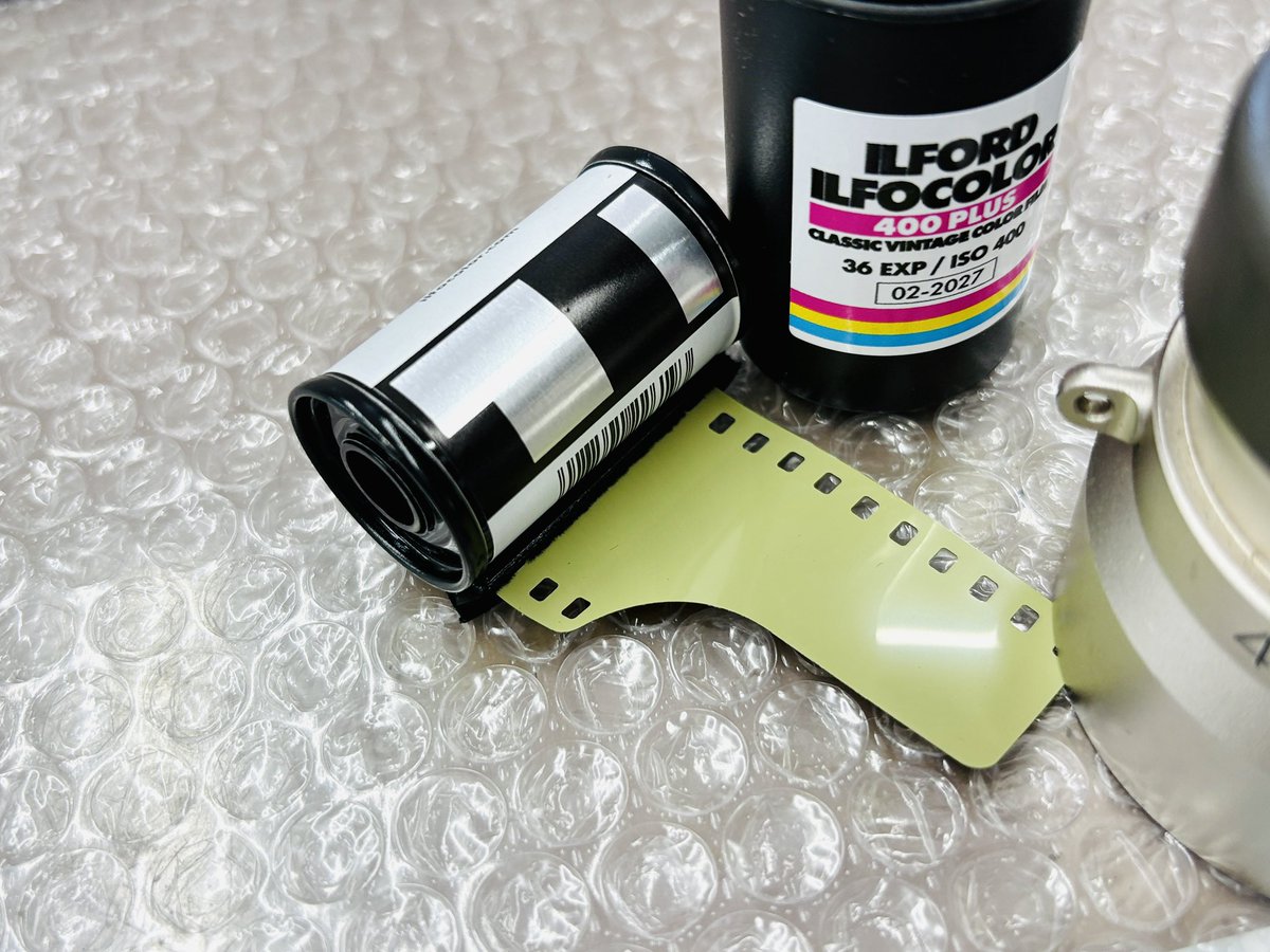 koujiyacamera's tweet photo. #ILFOCOLOR
#イルフォードイルフォカラー

イルフォード・イルフォカラー 
ヴィンテージトーン400プラス 135 
36枚撮り 1本…¥1,100-(税込)
期限2027年2月迄
映画用フィルムでは無い

ヤマゲンさんが快く分けてくれた激安品です！箱無しのバルク品という物だそうです

勿論〜普通に写るし現像OKです！ https://t.co/6T62ORAklt