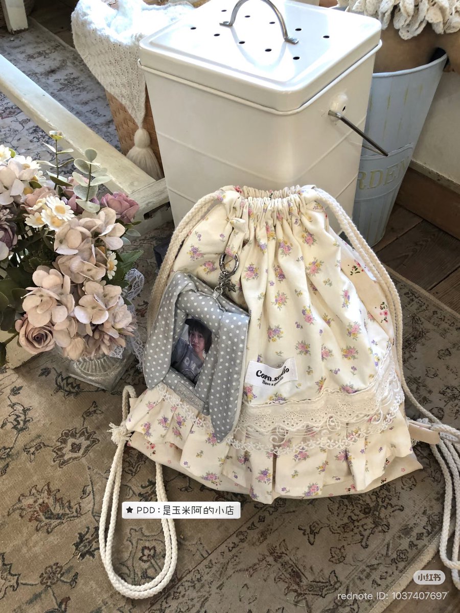 31sundae's tweet photo. corn studio ✿ summer collection

floral lace drawstring backpack 🧸
กระเป๋าเป้ ใบละ 360.- ( มัดจำ 150 ) 

size : 38 x 35 cm | จัดส่งฟรี ems 𖤐ˊ˗
รอถึงไทย 7~14 วัน หลังมีรอบส่งกลับ

#พรีออเดอร์จีน #cornstudio https://t.co/FHkvfTID47