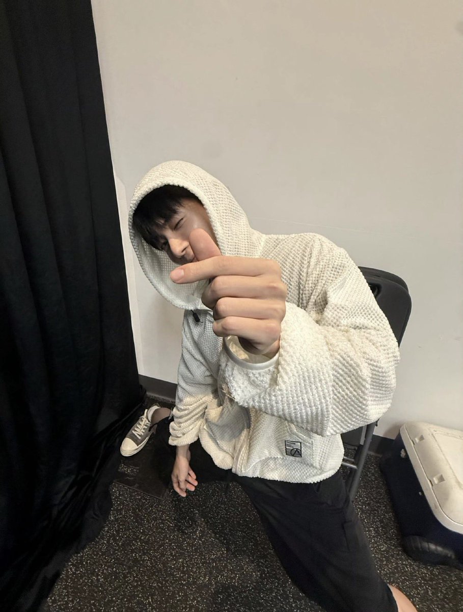 jazSOWHAT's tweet photo. taehyun u rlly love weibo huh https://t.co/H025v3UUvv