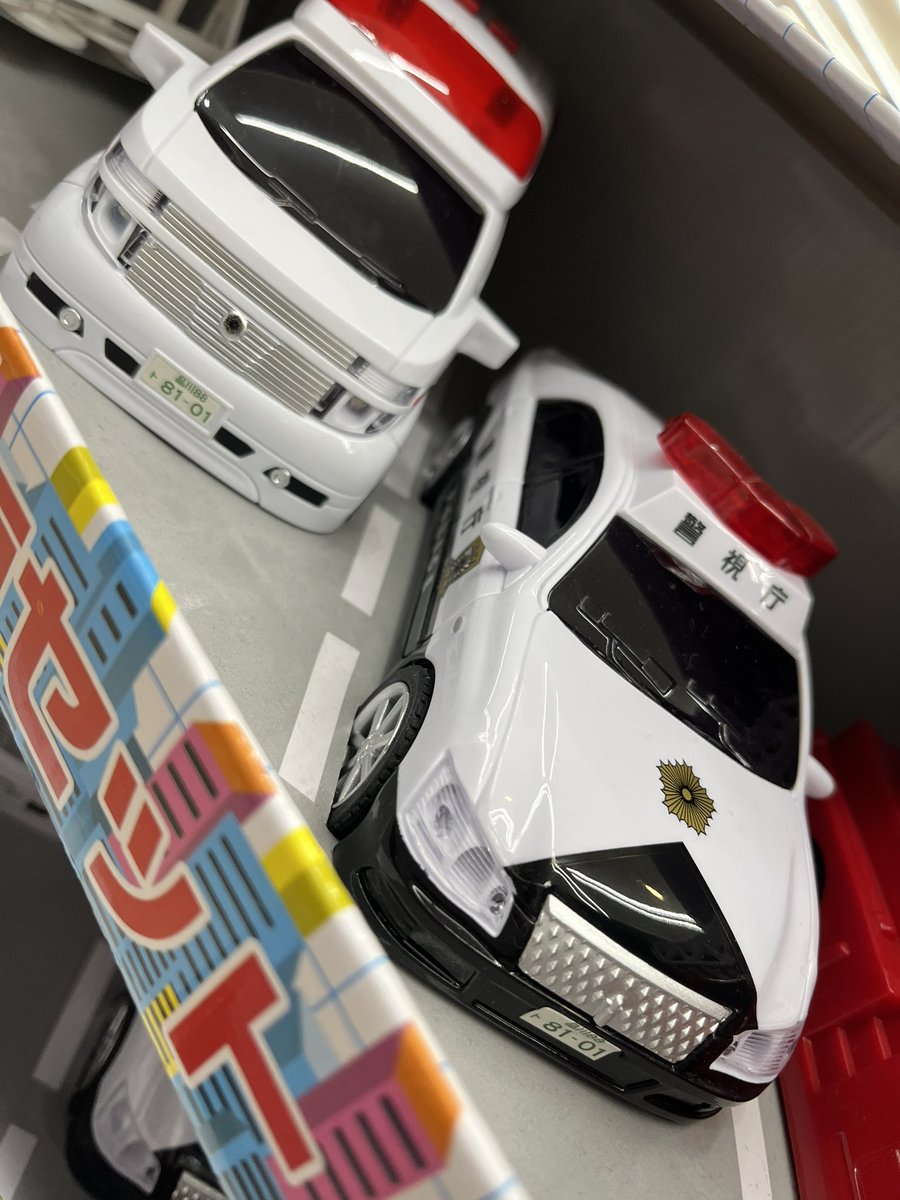 VOXY80T's tweet photo. トイザらスきて車高短エルグランド？！
と二度見してしまった🤣 https://t.co/PczBgZc6Lh