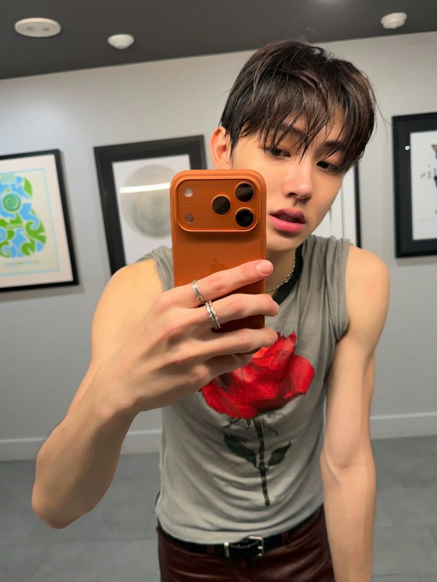liccccww99310's tweet photo. @ariseyan1 Seonghyeon owns ACEOM that elevates his concert sets. EOMAZING allure captures countless eyes, and immersive EOMPACT lingers in everyone’s memory.

EOM ANCHORS SEOUL HEARTS

#SEANSpellbounds
#SEONGHYEON #성현 https://t.co/v0XlrirdTz