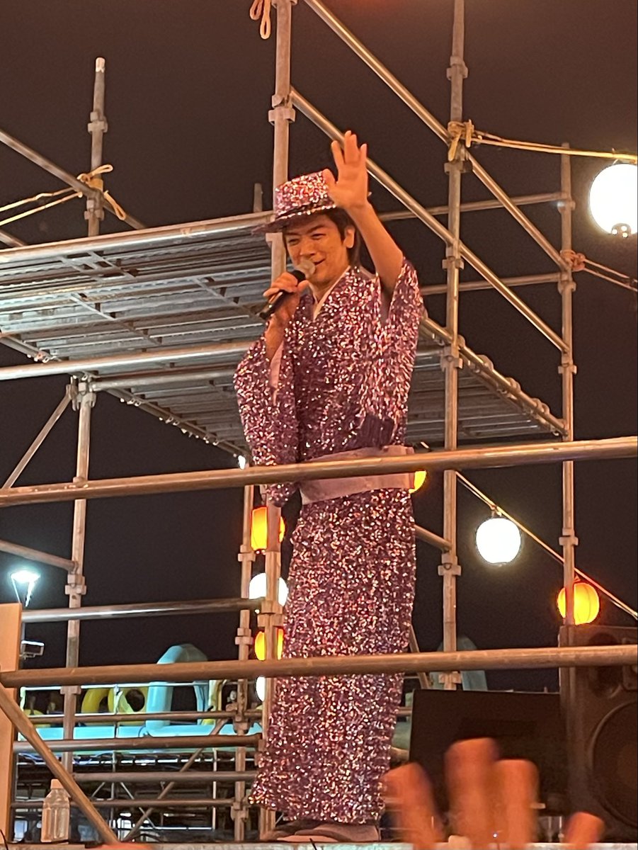 beinggeneration's tweet photo. 初めてフルコーラスで披露と言う新曲の一之森大湖です Part IIを歌ってくれたのが嬉しかったです！大量に抱えてるCDの在庫を減らして3枚目のシングルが出せるように頑張るそうなので期待しています！

セットリスト
1.一之森大湖です
2.おひつじ座の男
3.一之森大湖です Part II
4.一之森音頭 https://t.co/xbi9A9Z5ma
