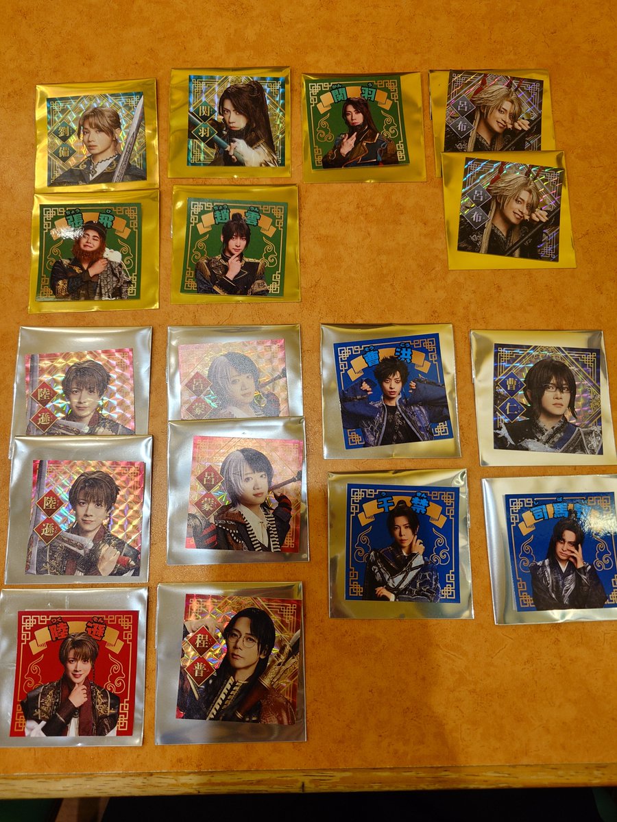 pelargoniumap's tweet photo. 【交換 譲渡】
剣劇 三國志演技 蜀漢 ランダム ステッカー

⚔️譲
ホロ：★劉備 関羽 呂布2 陸遜2 呂蒙2 程普 曹仁
N：⭐︎司馬懿 ⭐︎趙雲 関羽 ◯張飛 陸遜 曹洪

⚔️求
馬超N＞孫権両種・馬超ﾎﾛ >定価

⭐︎は交換、★は◯とまとめてのみ。
22日現地手渡し希望です。
ご検討の程、お願致します。 https://t.co/Ur2gLhiMYX