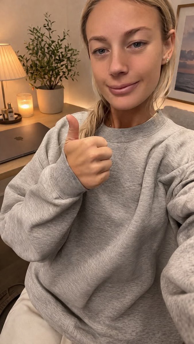Sophiecunnin7's tweet photo. Hi fans ❤️🥰#SophieCunningham #IndianaFever #FeverNation #WNBA #WNBATwitter #WomensBasketball #Hoops #GameDay https://t.co/MJwiGdFXbS