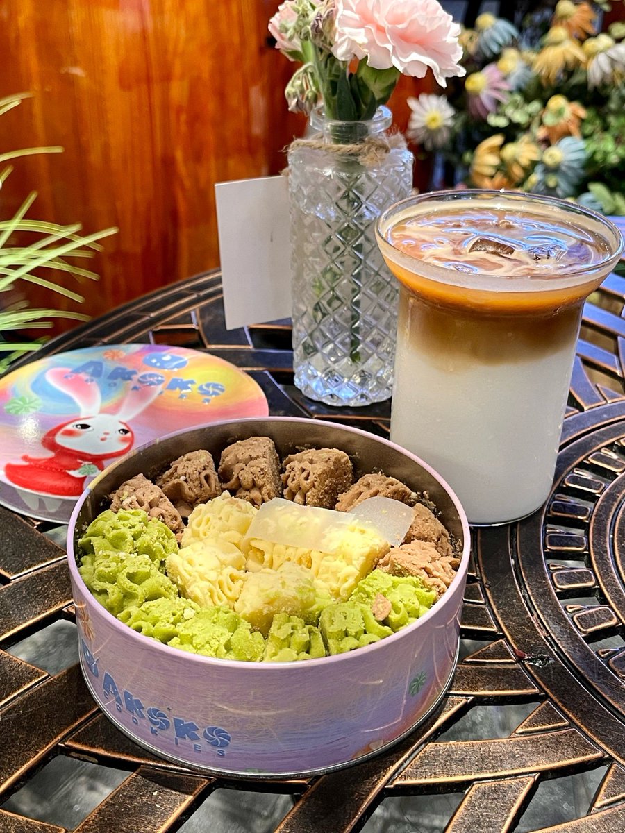 JoanMetcan's tweet photo. Nothing beats the joy of sharing crispy milk candy and matcha cookies with my favorite people today  Who’s your go-to snack buddy， https://t.co/4Uuuz7OqfG