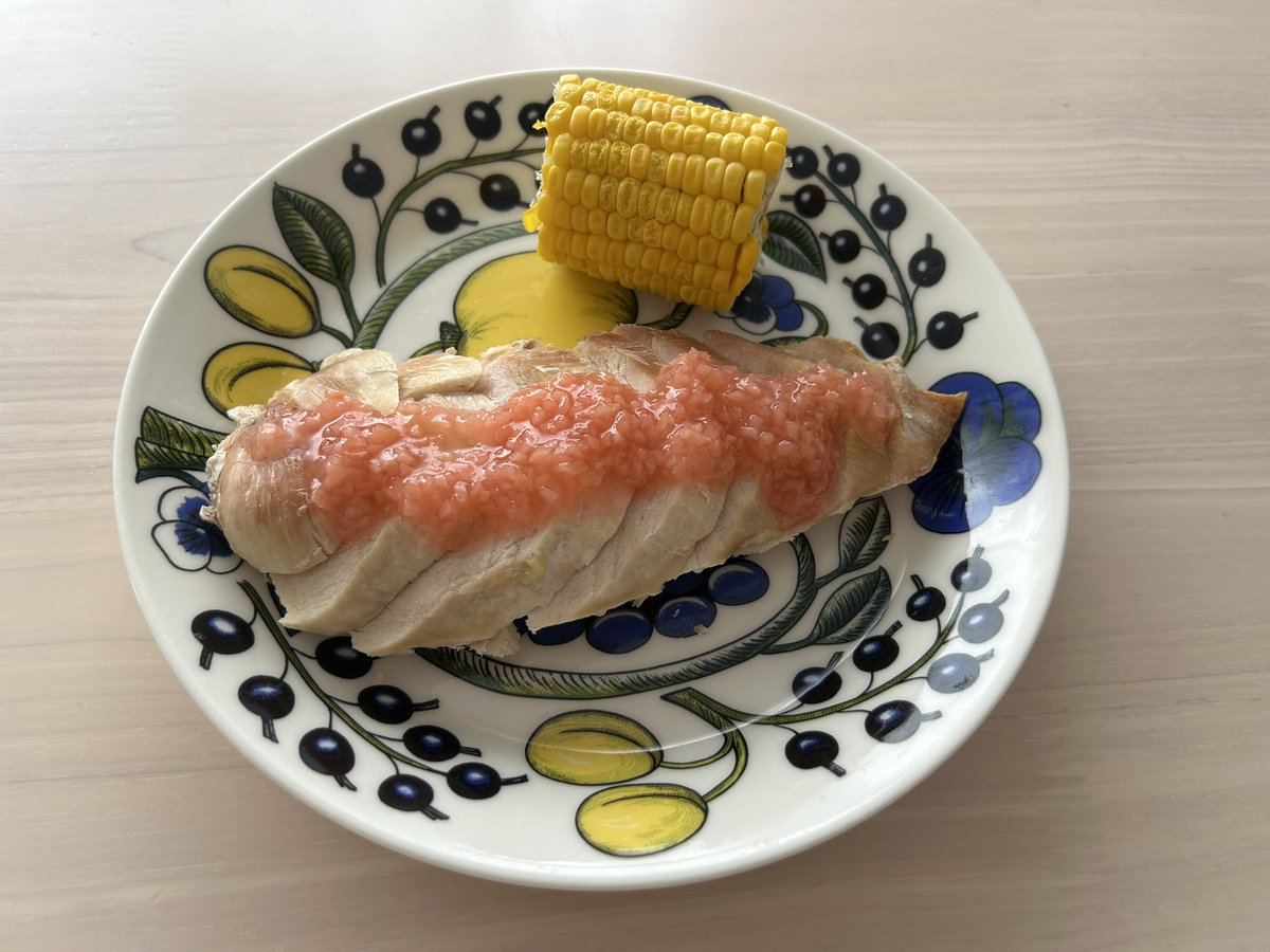 around30kintore's tweet photo. 以前かいぽんさん（@cmfIP1w0jv17148 ）に教えていただいた、かけて食べる紅生姜。
買ってみた！むね肉と一緒にいただく。

めっちゃ美味しい…！
普通の紅生姜より、甘酸っぱくてマイルド。
躊躇せずたっぷりかけた方が良いかも。
サラダや豆腐にかけても美味しそうだな〜
これはヘビロテ確定。 https://t.co/HDSCRkVCsv