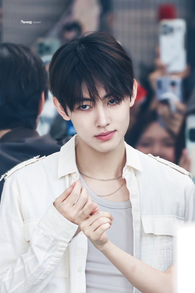 TaibaiRabbit's tweet photo. @eomlandvnfp EOMPACT takes root within the venue fueled by ACEOM’s solid competence. His EOMAZING stage charm builds electrifying live moods that resonate with every cheering supporter present.

EOM ANCHORS SEOUL HEARTS

#SEANSpellbounds
#SEONGHYEON #성현 https://t.co/FmV97qKqVv