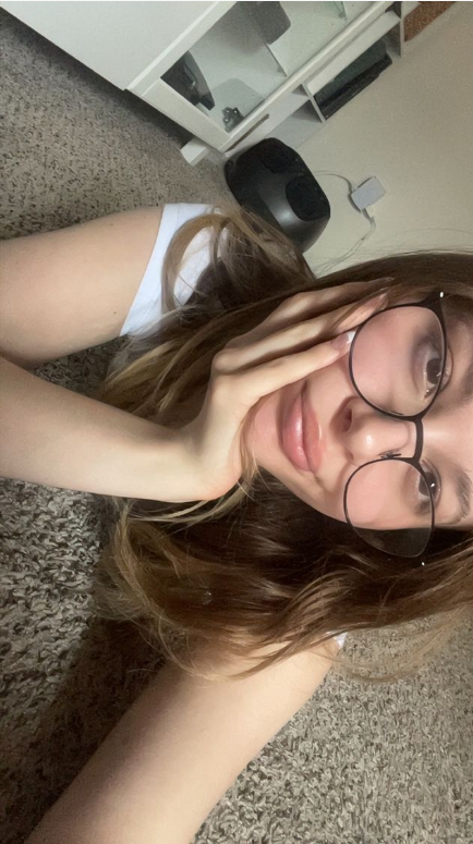 savannahbbyyxx's tweet photo. am I cute? https://t.co/ZcuxdeNNtz