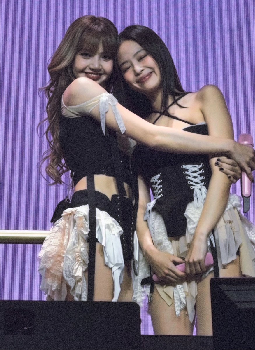 Fate994's tweet photo. พี่เจนตอนอยู่กับน้องลิซแล้วเหลือตุวจึ๋งนึง 🥺🤏🏼 https://t.co/xuQM5QLBSA