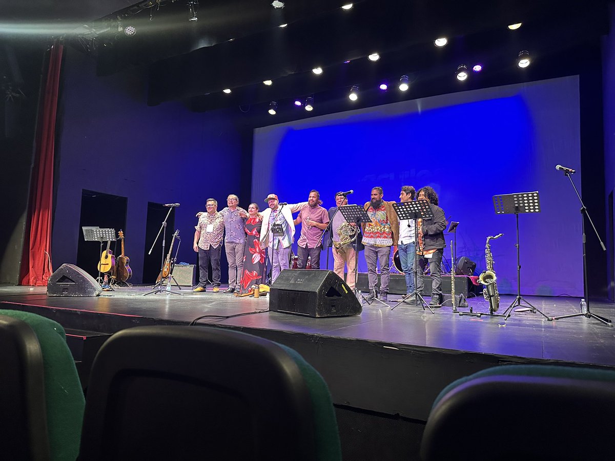 joseg82fa's tweet photo. Gracias por las córtex @ChicadelTeatro 
Me encantó el concierto de @MacuilesMusic ❤️✨
Simplemente maravilloso 😭🫶🏻 https://t.co/PUM9X2p2TG