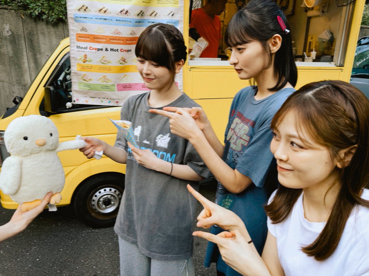 nogizaka46's tweet photo. 🍉₊˚‧⊹⚾️₊˚‧ ︵‿₊☀️₊‿︵ ‧˚₊⛱️⊹₊˚‧🔫

　#乃木坂全国ツアー神宮Day3

🍉₊˚‧⊹⚾️₊˚‧ ︵‿₊☀️₊‿︵ ‧˚₊⛱️⊹₊˚‧🔫

乃木坂ちゃんの夏☀️
ぴよこを愛でちゃうよ🐥🩷🫶🏼

配信チケットはこちらから🎫
https://t.co/7kpeBL2aj1

#岩本蓮加
#遠藤さくら
#柴田柚菜
#ぴよこ(手の出演 #林瑠奈)
#乃木坂46