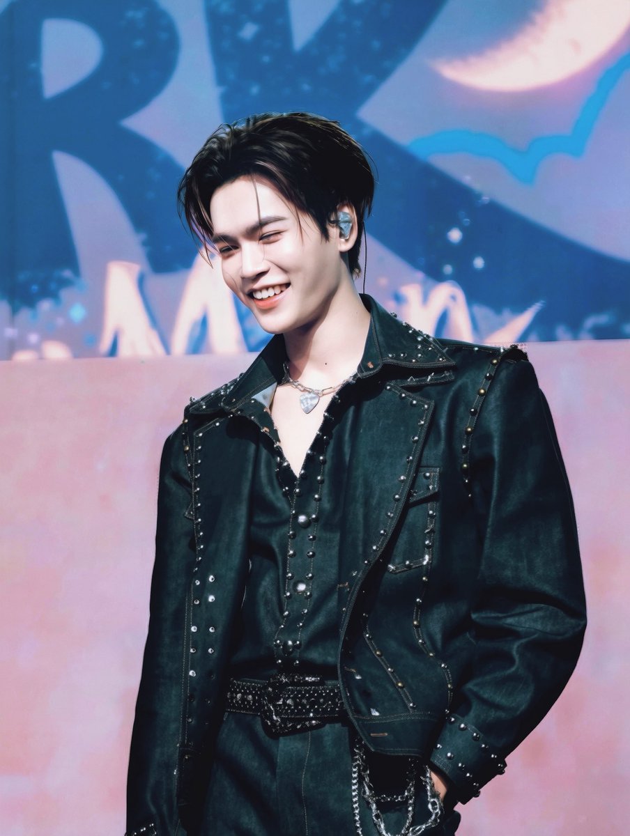 Tangtang91921's tweet photo. When you accomplish something successfully, you are really happy.

❤️@Markjrtn 

#JuniorMarkConcert
#junniorrs #markjrtn #JuniorMark https://t.co/GaqMZQ9YoT