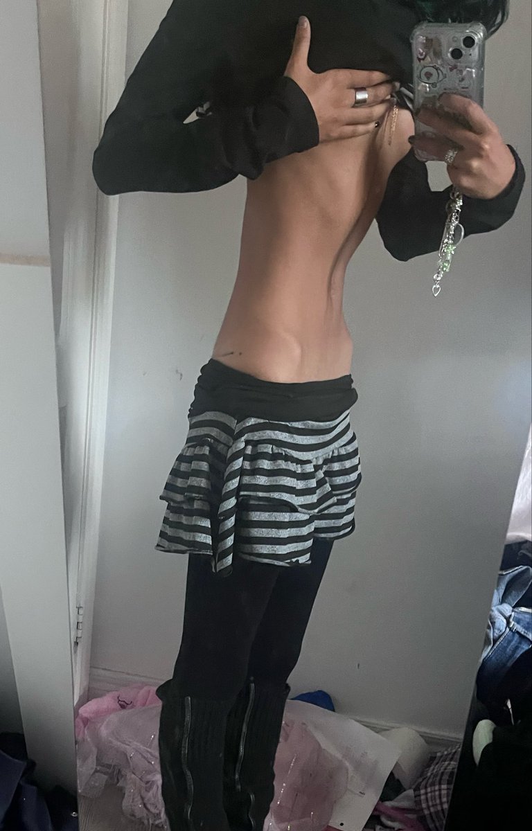 empyreandolly's tweet photo. 5 pm bodycheck 🗝️
#edrtwt #bodycheck https://t.co/QMoh7j4rAs