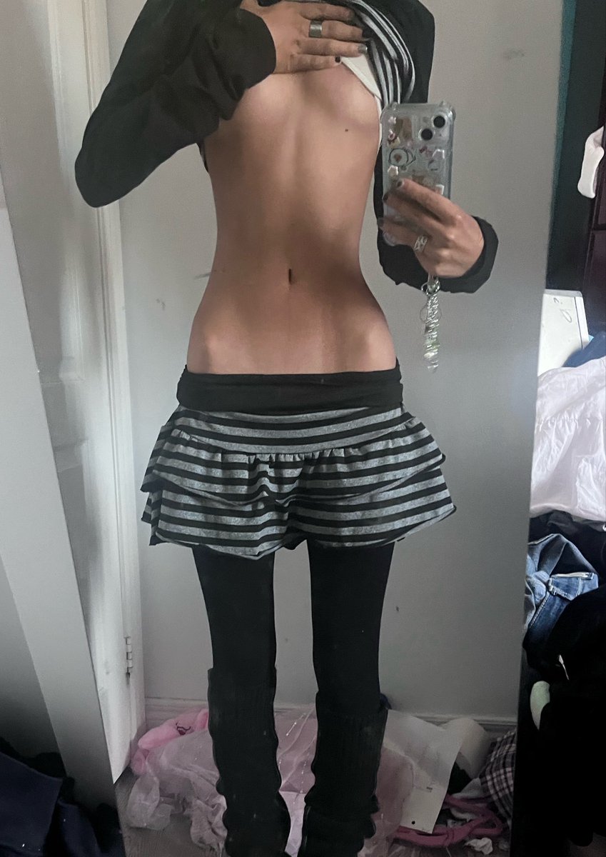 empyreandolly's tweet photo. 5 pm bodycheck 🗝️
#edrtwt #bodycheck https://t.co/QMoh7j4rAs