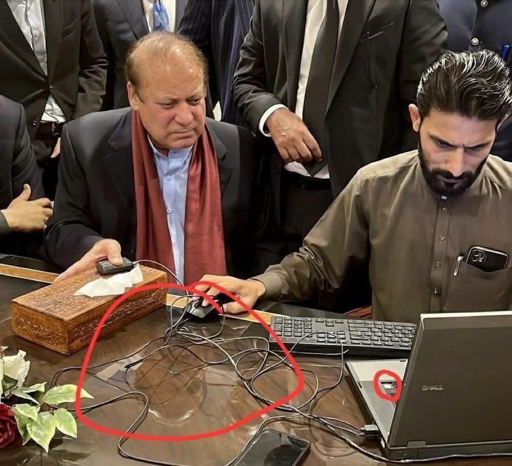 jokkeerrr2's tweet photo. ملک سے آئین، قانون اور نظام انصاف کا جنازہ اس وقت نکلا تھا، جب ایک مجرم کیلئے ائرپورٹ پر عدالت لگایا، 
اور جیل بھیجنے کی بجائے گھر بھیج دیا! https://t.co/6oNPk2HXfc