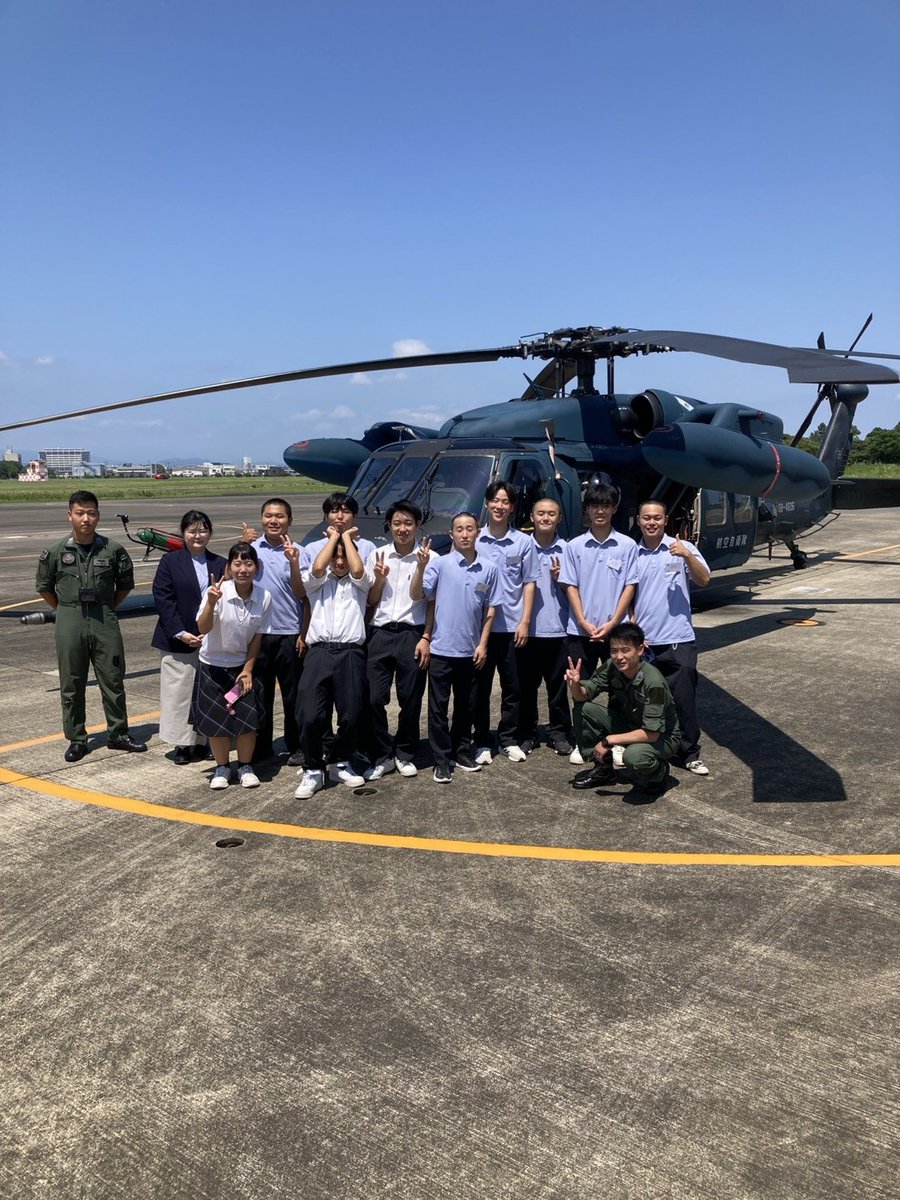 pcokanayama's tweet photo. 【名古屋大谷高校オープンカンパニー】
「自衛隊 カッケー！」
「貴重な体験 最高（^^♪」

#名古屋大谷
#オープンカンパニー
#自衛官募集 https://t.co/B2qbLQ0E4s