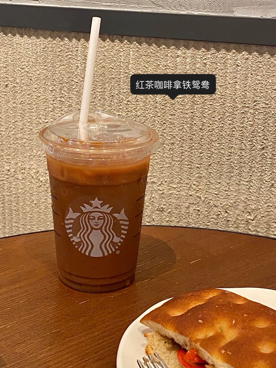 njp_81's tweet photo. Craving a quick pick-me-up Whip up iced matcha latte in 2 mins: 1 tbsp matcha + oat milk + a dash of honey. No fancy equipment needed! https://t.co/OJOb2pMk7p