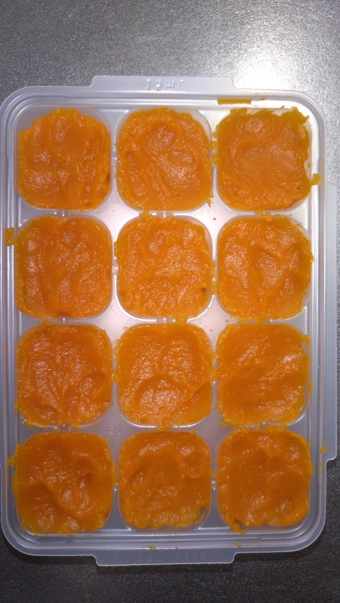 cyprus_tone's tweet photo. かぼちゃ
栗かぼちゃを1/4個を鍋でコトコト
煮て、裏ごしして離乳食作り
甘いかぼちゃだから喜んでくれそう
かぼちゃは裏ごし楽だわ
余ったかぼちゃは煮物とパンプキン
スープにしよう
#離乳食
#かぼちゃ https://t.co/760v4kiMQu