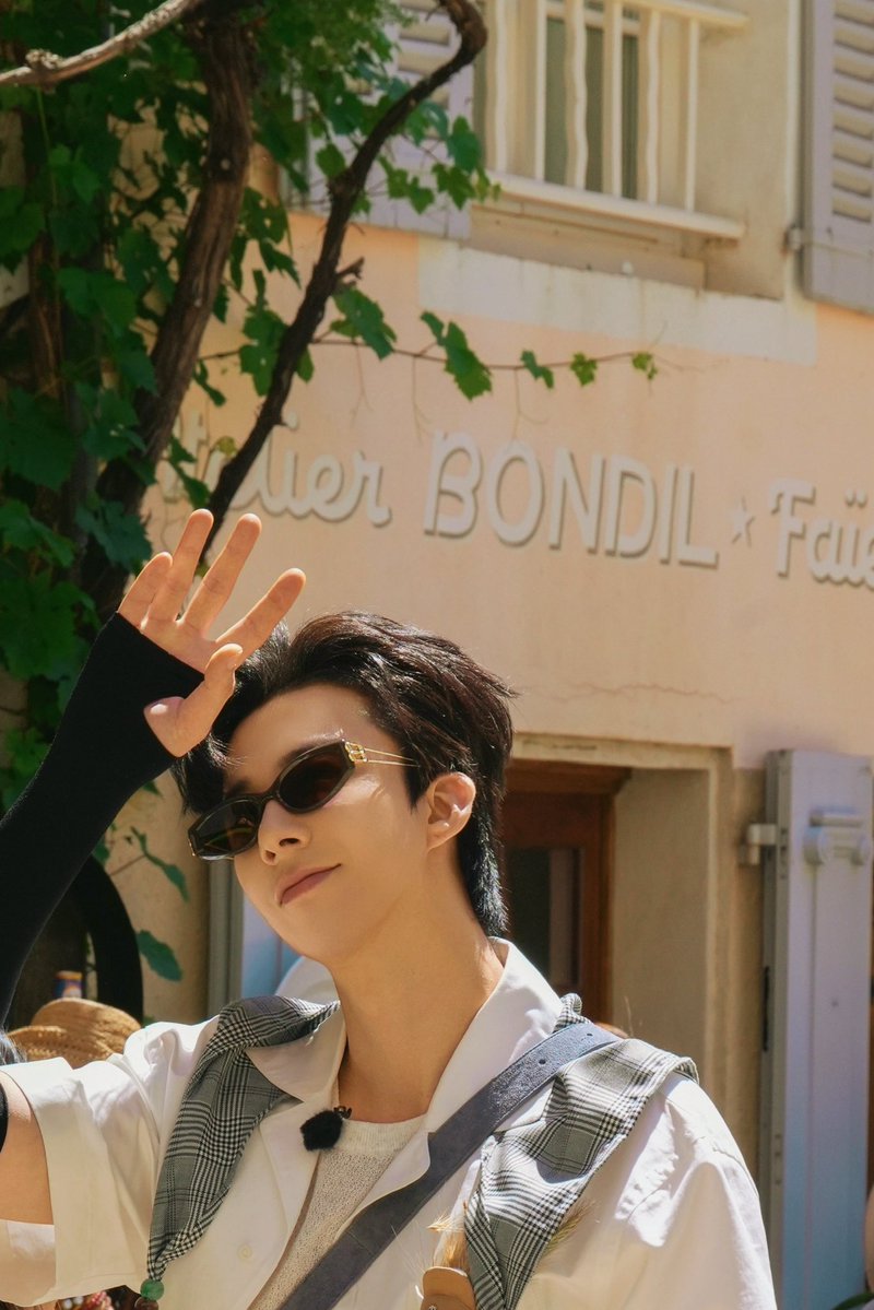 LiuYuning_ID's tweet photo. [260822] LYN Studio Weibo Update - Behind Photos (1)

Hamparan lavender bergelombang menjadi lautan ungu.

#LiuYuning #刘宇宁 #LiuYuningIndonesia #WowTheWorld #地球超新鲜 https://t.co/hOgIMu8Mdt