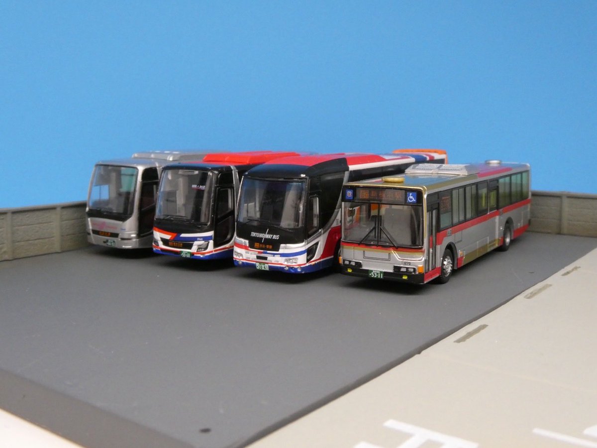 silenttkm69's tweet photo. バスコレさよなら新横浜〜溝の口線２台セットを購入。新道線で良く乗った高津のワンロマ車、新羽での最期の姿がモデル化されました。歴代ワンロマ車や観光車と並べて楽しんでおります。写真は10年前のTA1269です。時は経ち新道線自体も形態が変化してしまいました。 https://t.co/CyWIAekEpd