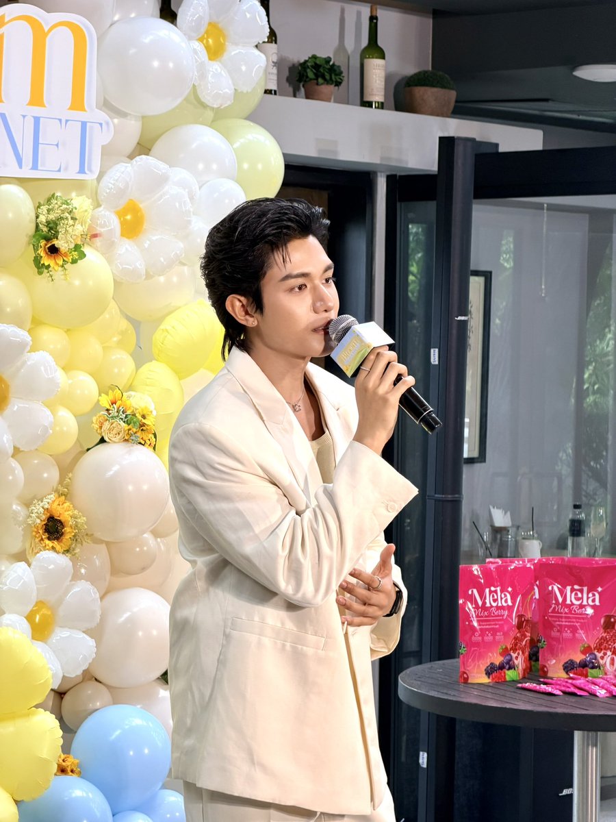 Mela_Brand's tweet photo. วันนี้คุณ สิรภพ เปิดตัวมาก็หล่อเลยคับมัมมม 

𝐌𝐞𝐥𝐚 𝐁𝐥𝐨𝐨𝐦 𝐢𝐧 𝐋♥𝐯𝐞 𝐰𝐢𝐭𝐡 𝐍𝐄𝐓 🐰💓

BLOOM IN LOVE WITH NET
#MELAxNET

#netsiraphop
#MeLa #MelaThailand https://t.co/PHOGfJ68LW