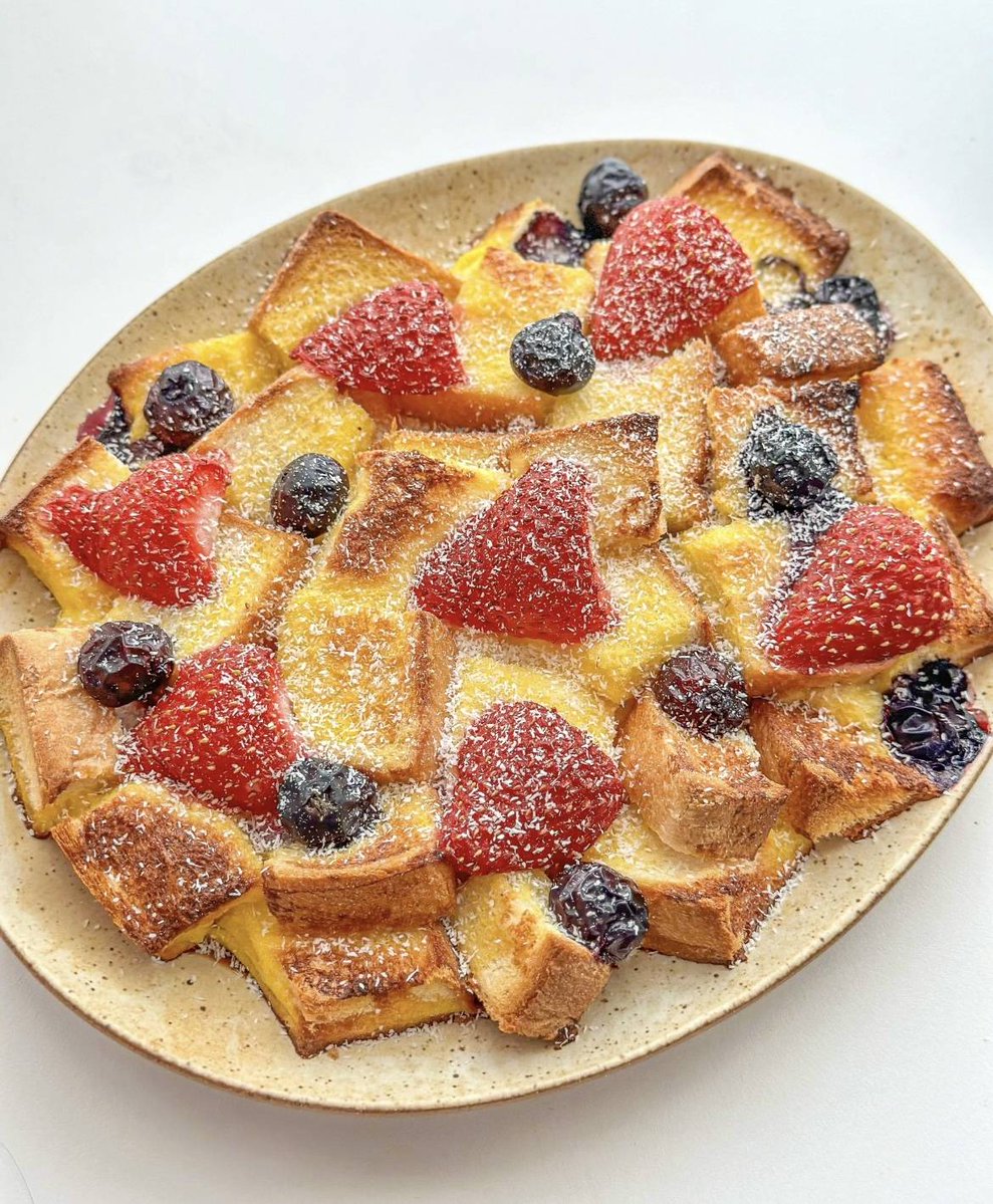 Mohmed19246399's tweet photo. This sun-warmed strawberry toast with melted brie and a drizzle of honey is my 10-minute midday vibe reset — simple bites, pure joy.， https://t.co/w4DKgukBjZ