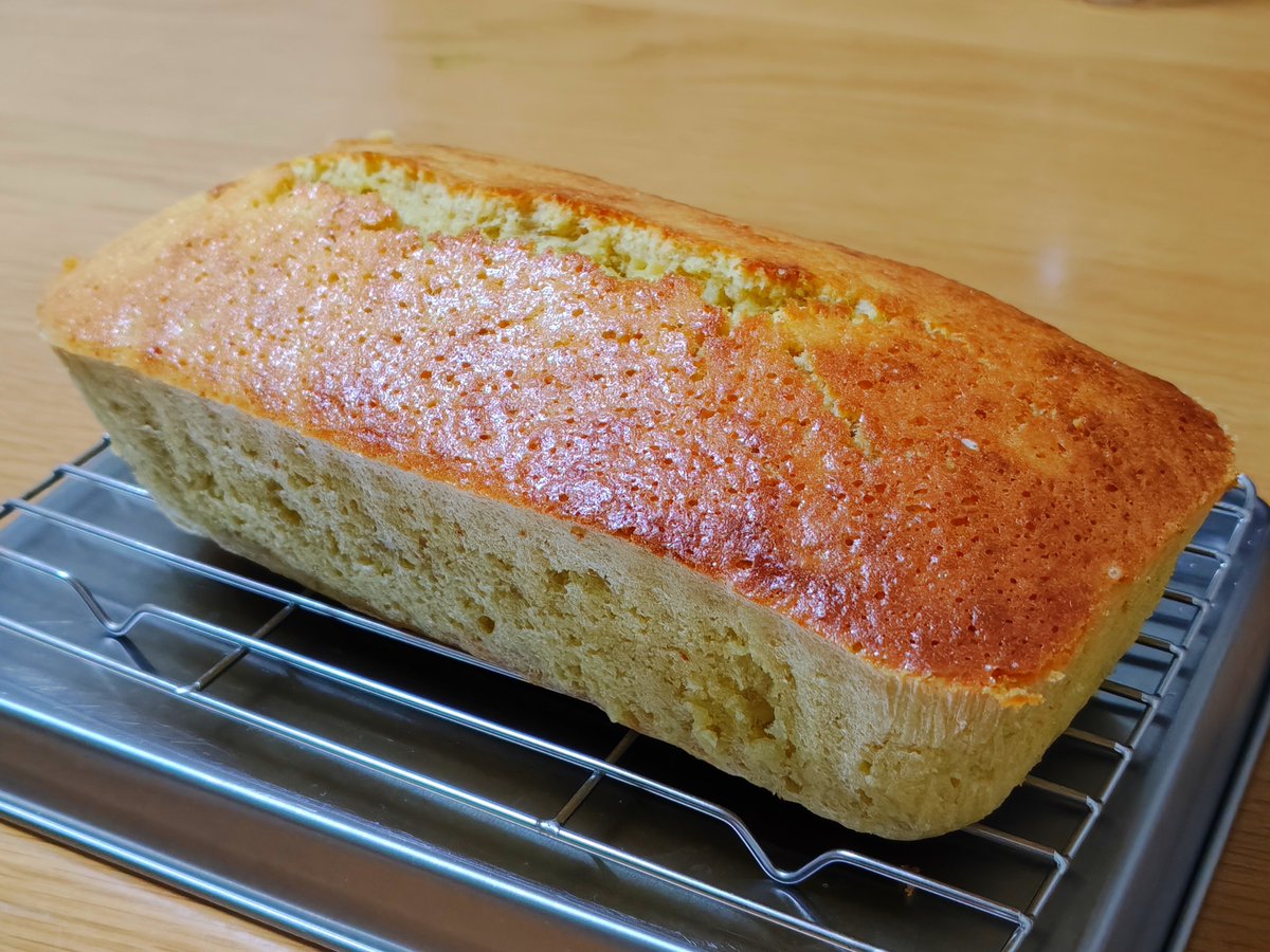 kotani151's tweet photo. 小林カツ代さんレシピでバナナケーキ 最近使いはじめたオーブンレンジに「パウンドケーキ」メニューがあったので選んでみたら上手く焼けた！ https://t.co/1kmPSUk5SP