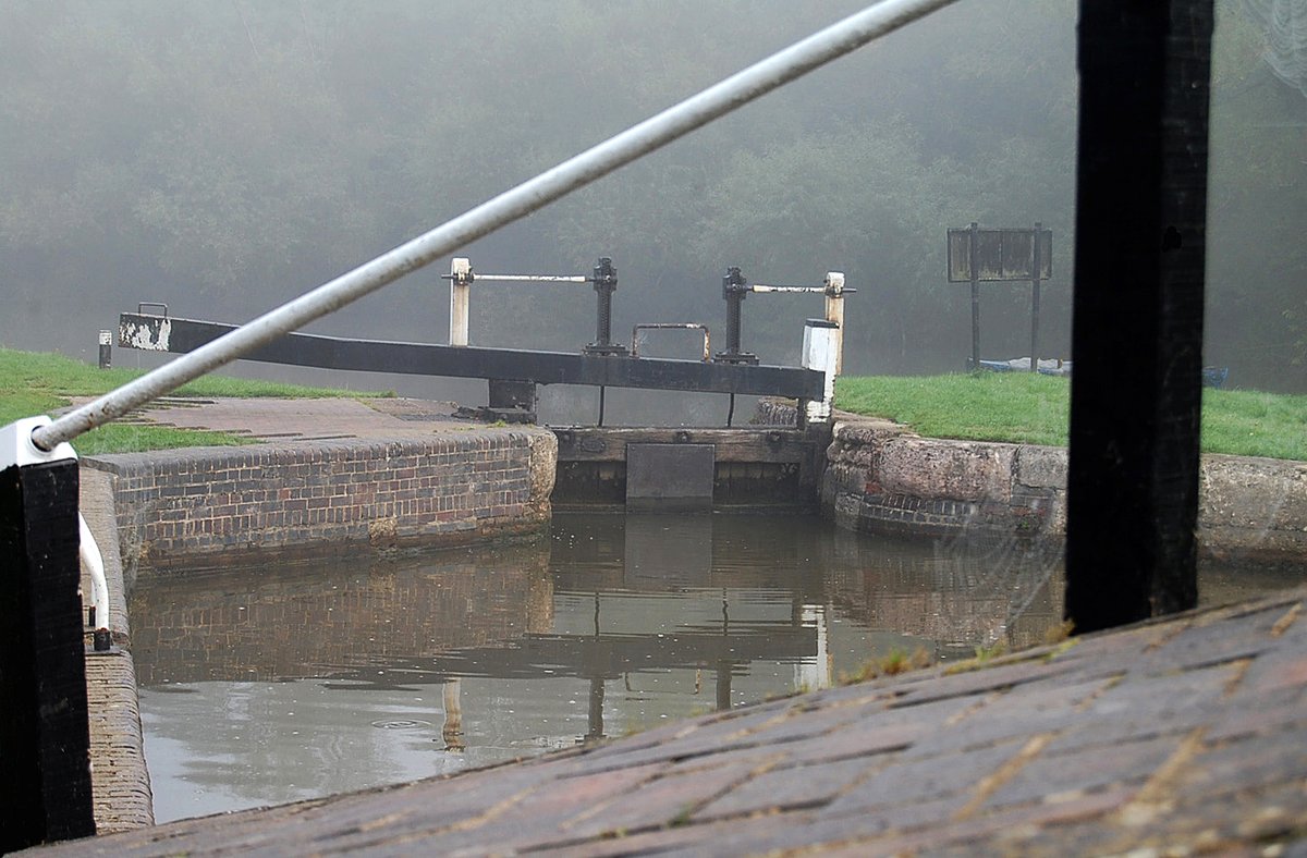 retired_tom's tweet photo. My photos from #August 2010
@CanalRiverTrust #OxfordCanal #Shipton #Lock #Bridge #LiftBridge #Narrowboat #Reflections
#Canals & #Waterways can provide #Peace & #calm for your own #Wellbeing #Lifesbetterbywater #KeepCanalsAlive https://t.co/2VYGgrDALc