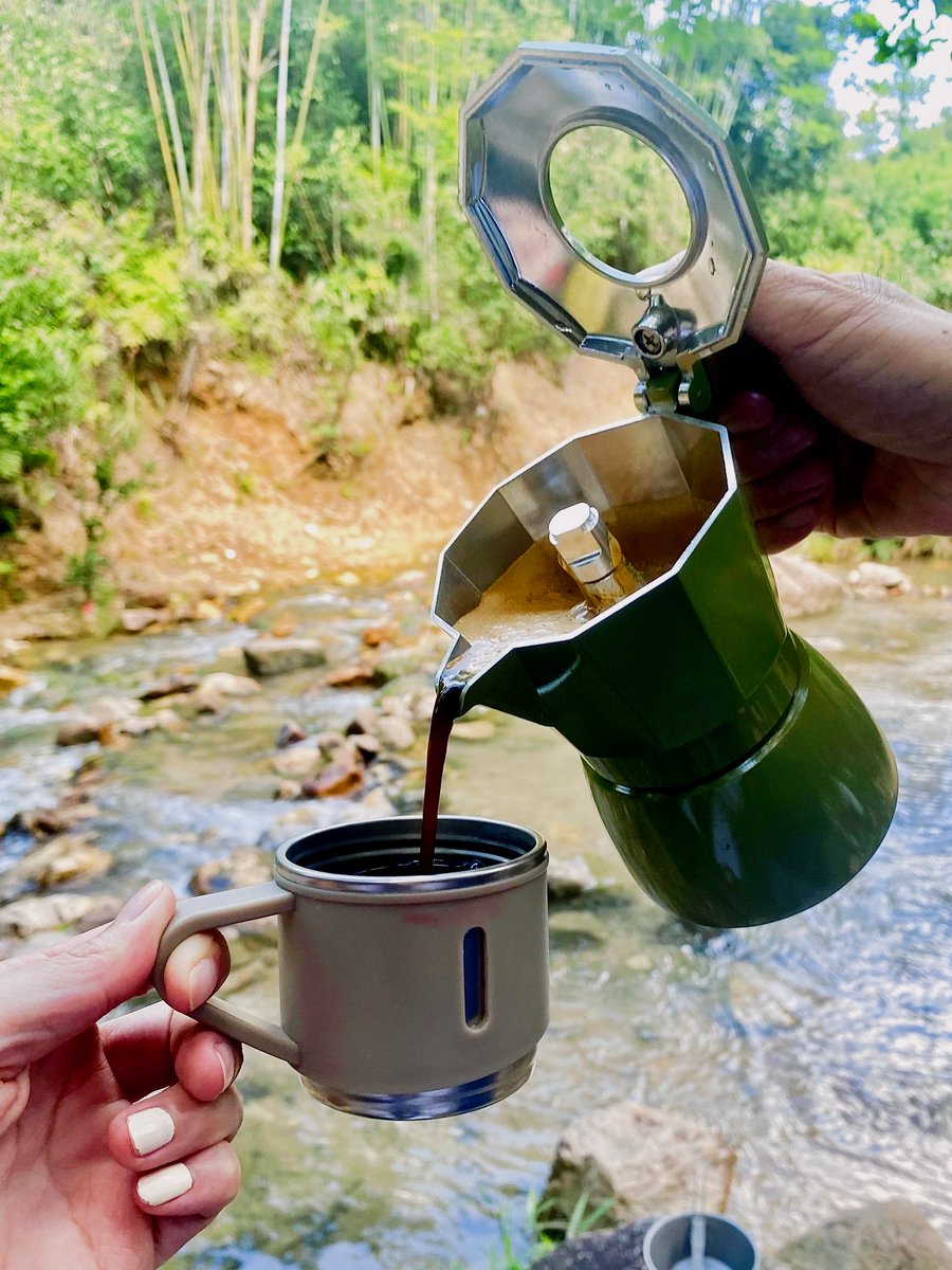 SBlake1143's tweet photo. Just tested the all-new portable smart coffee brewer—fresh barista-grade brew in 60 seconds anywhere, game-changer for commuters u0026 road trippers! https://t.co/grCSY5mKck