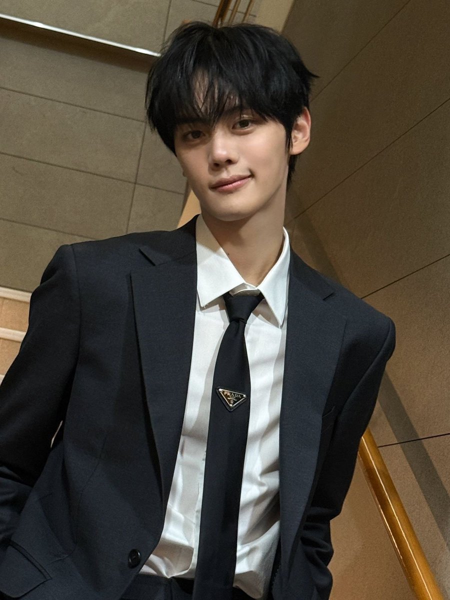 r0se9012's tweet photo. 내 강아디 너무 많이 울지 말고 마지막 엠씨 잘 하고 와 수고 많았어 복복복×830🫳 https://t.co/fFcpgFds7Q