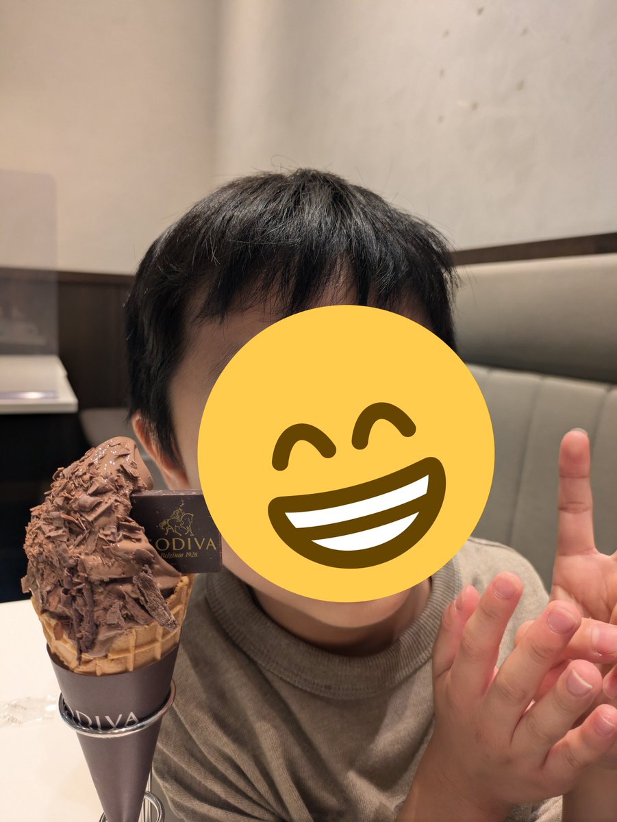 kinoko090's tweet photo. 息子君と二人でお出かけ
一時間ごとに噴水ショーがあり、軽い水遊びできるｼｮｯﾋﾟﾝｸﾞﾓｰﾙ✨
ここでお二人散水ショーやってくれないかな‥
早速、問い合わせ窓口にﾒｰﾙ送信！
すでに10施設に散水ショーについて送信済み。どこかに決まるといいな

息子君に付き合ってぐったりなので糖分補給 https://t.co/HfIlpbcxLx