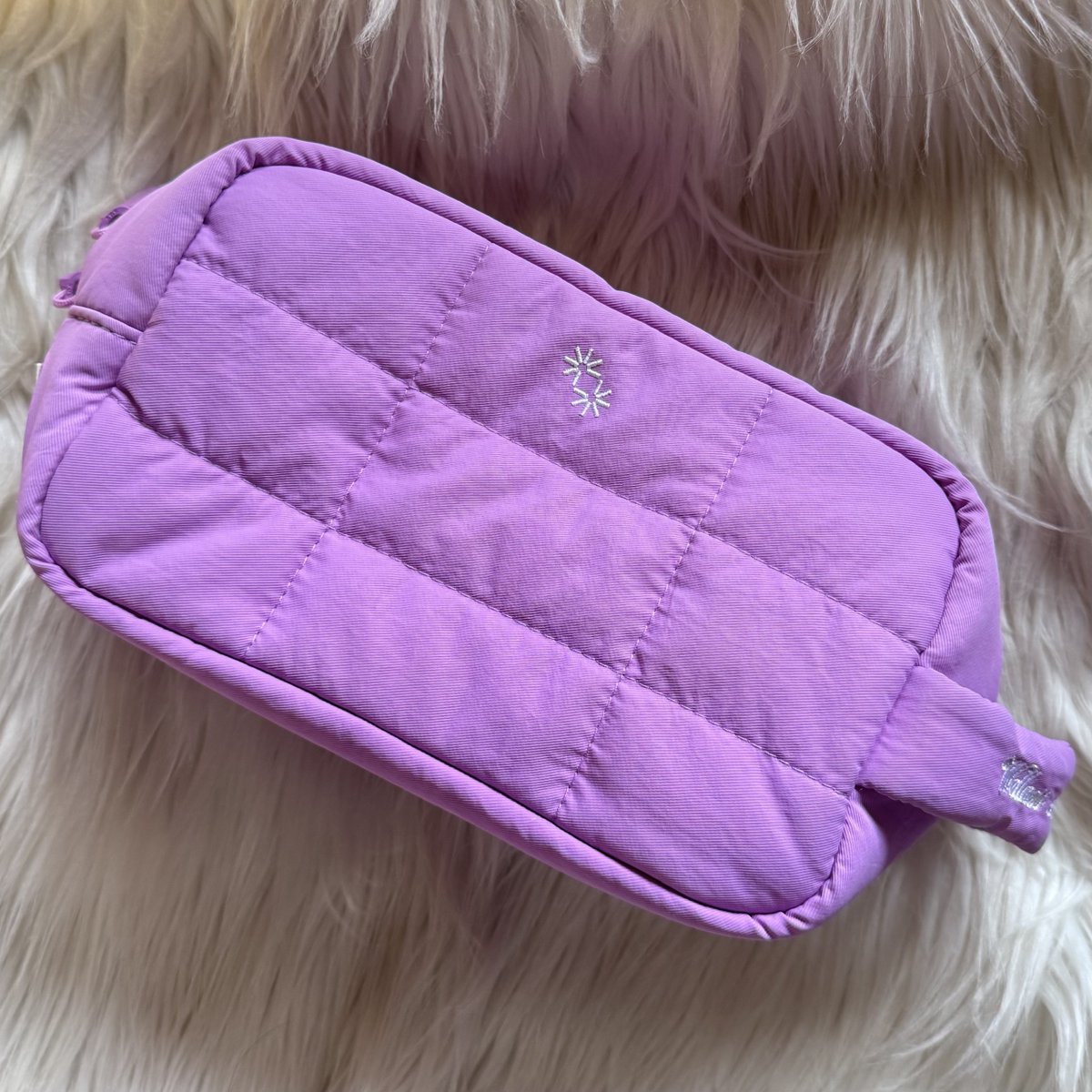 613image's tweet photo. wts // want to sell
sealed or preloved items

— pao bag by nubuk bags 100k (ipad fit)
— charles &amp; keith wallet 300k (new)
— the paper bunny pouch 295 (new)
— esqa jelly pot lip candy cane 55k (new)

⭐️ price excl. packing &amp; admin https://t.co/JnzBTIdDTc
