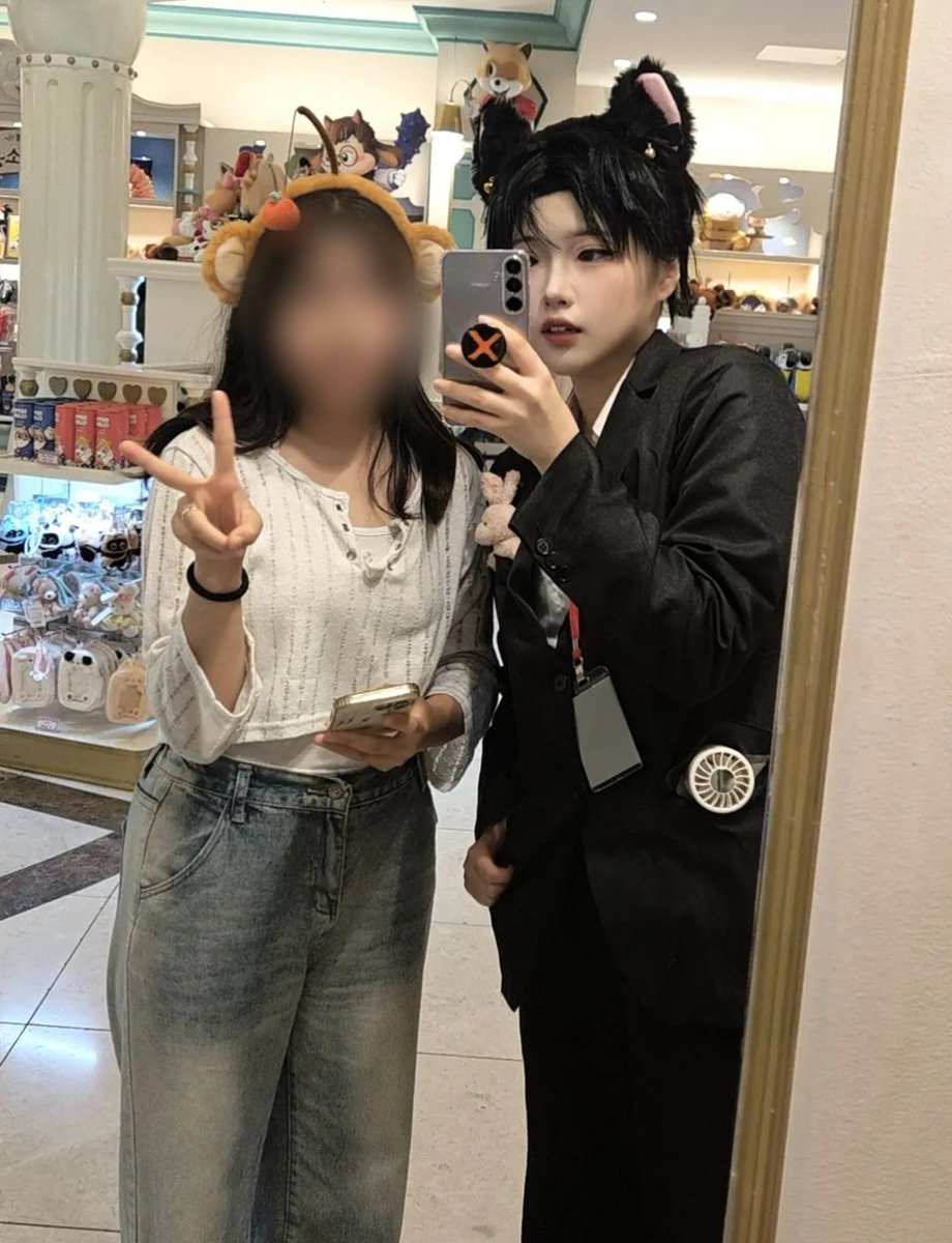 dan______cos's tweet photo. 고양이되서 플라이벤처 타러왔따 https://t.co/wzXWXfIL8M