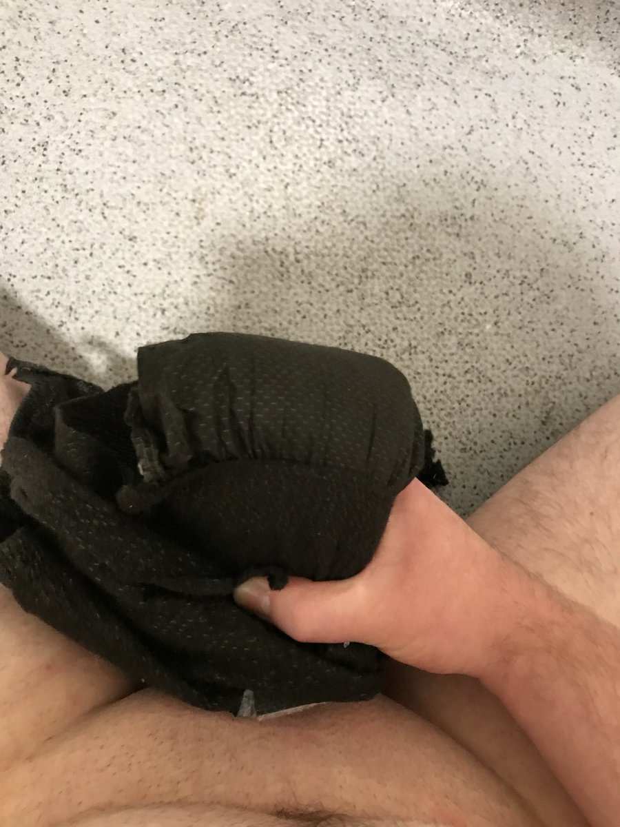 DiaperGayWales's tweet photo. What else is a gym pull up for if not making stickies https://t.co/DbLteGDfm1