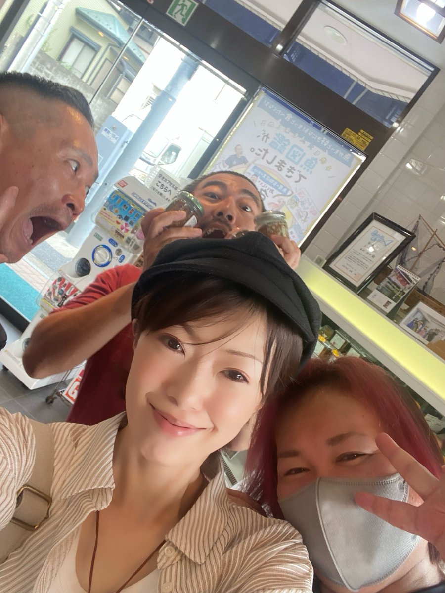 nanami_leader's tweet photo. 本日の泉銀さんは🐟サニースパイスさんのポップアップイベントで盛り上がってました❤️‍🔥❤️‍🔥面白いおじさんが2倍で2倍の盛り上がり🤣早くお魚と生マスタードが食べたくて夕飯が楽しみすぎる😋💕#泉銀 https://t.co/OOvG8y5BnM