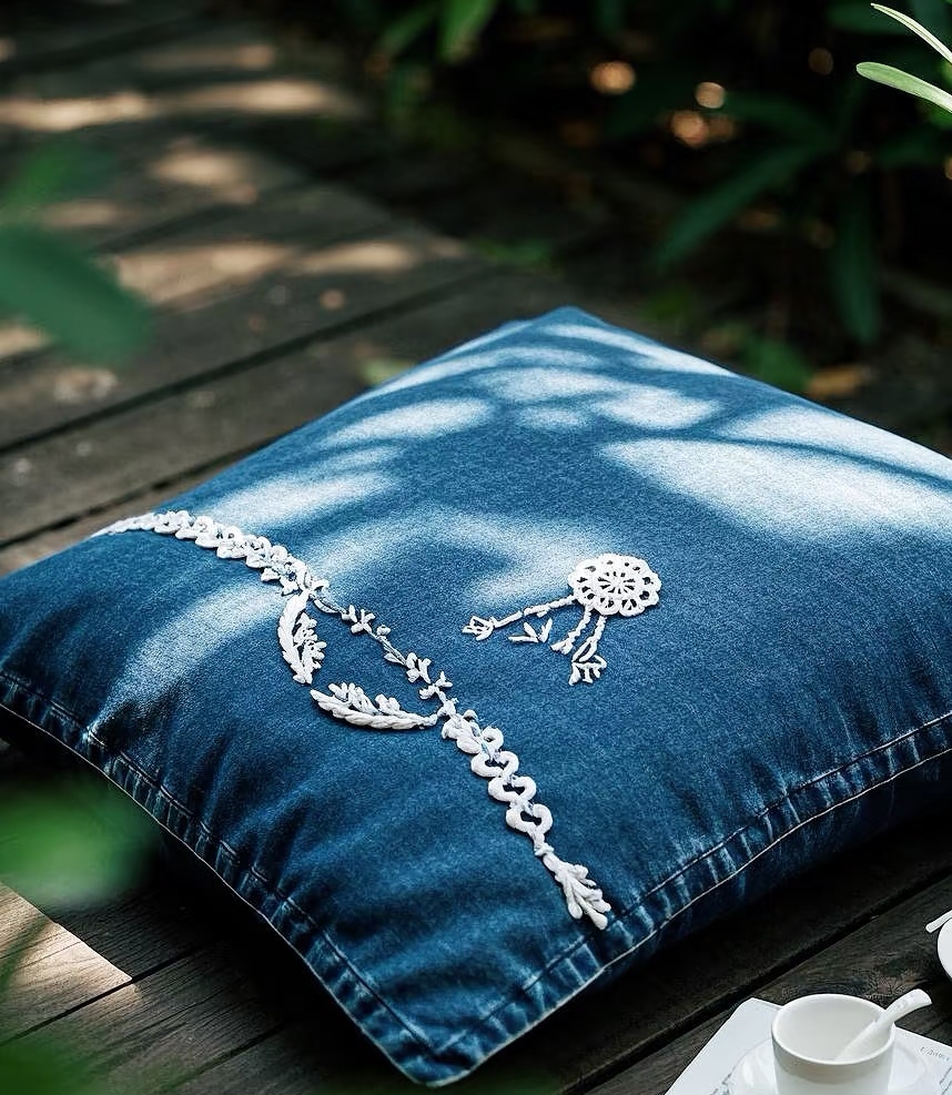 SunilDa43451016's tweet photo. Just finished this upcycled denim keychain—so satisfying turning old jeans into something cute and useful!  #HandmadeLove #UpcycleCrafts， https://t.co/6CtpSxAwSO